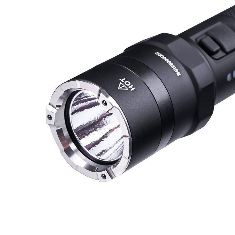 Taktische LED-Taschenlampe P84, 3'000 Lumen (inkl. Akku)